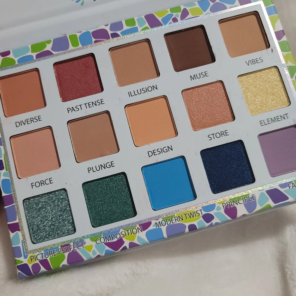 TRENDBEAUTY‎ Mosaic Eyeshadow Palette  Full Size New In Box Neutrals Shimmers